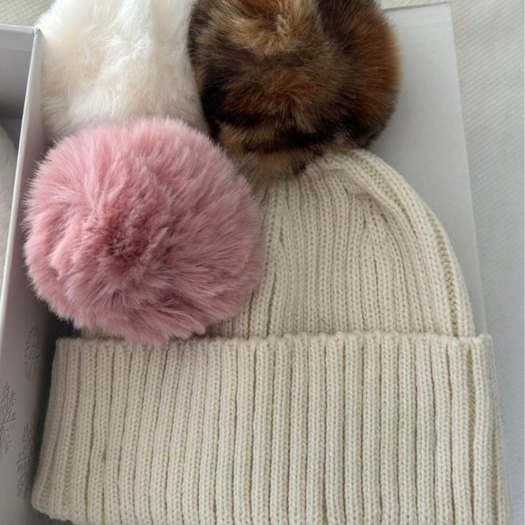 Slipper and Hat Gift Set - Picture 5 of 6